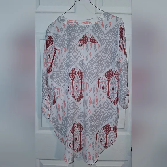 Cato Chiffon Lightweight Sheer V-Neck Blouse in Coral and Gray Geometric Print - Picture 2 of 3